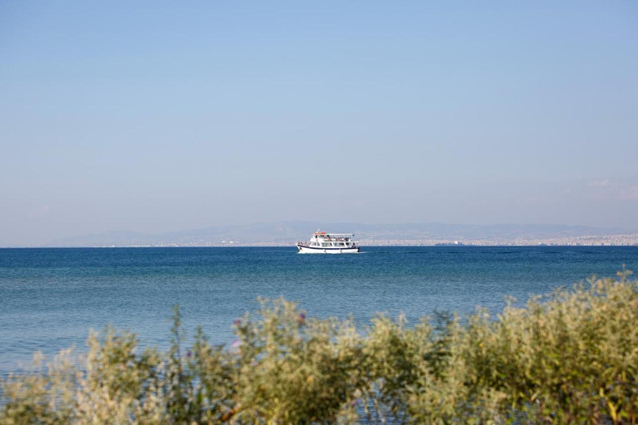 Metaxa Seafront Apartment Peraía Buitenkant foto