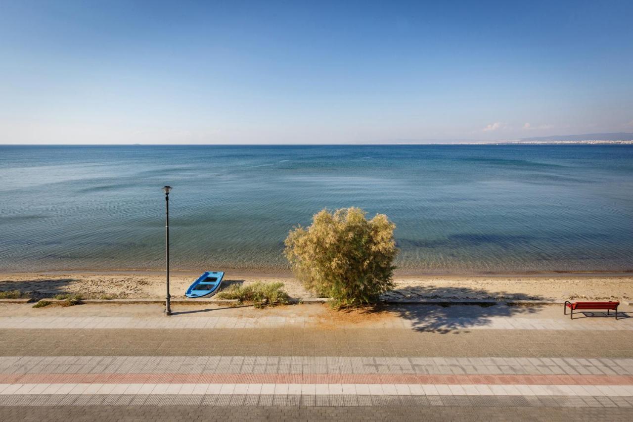 Metaxa Seafront Apartment Peraía Buitenkant foto